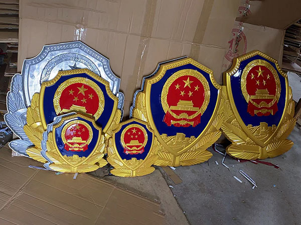 铸铝警徽的批量生产如何控制质量-208