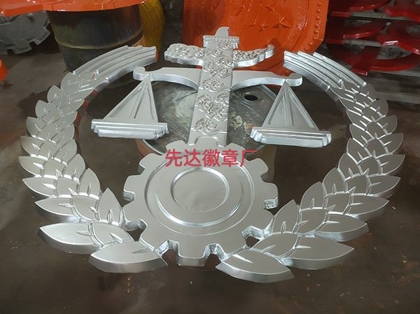 法院徽制作现场