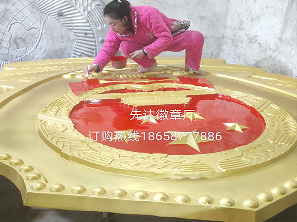 警徽制作现场