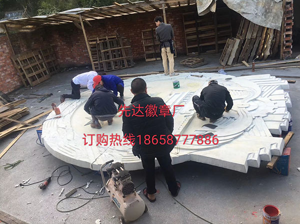 警徽生产现场